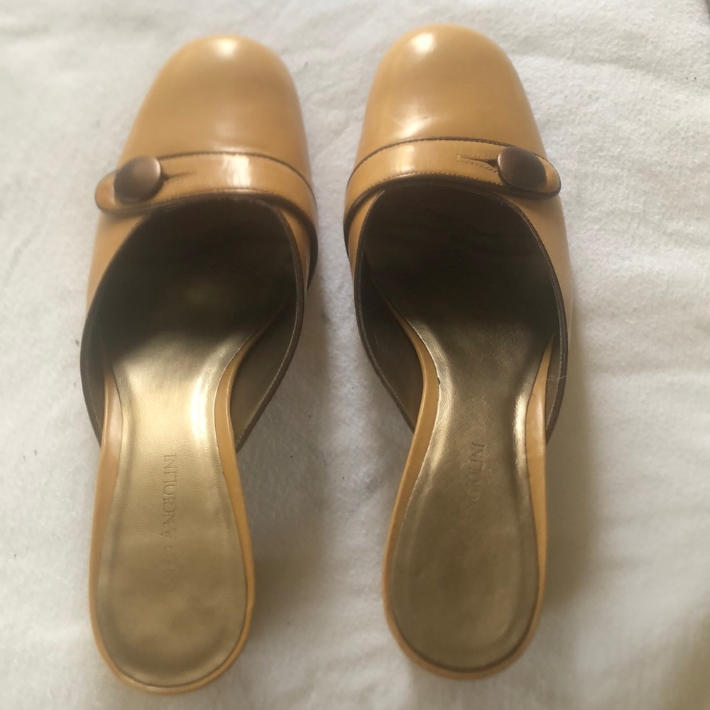 Enzo Angiolini size 9 1/2 leather tan with bronze accents made in Brazil